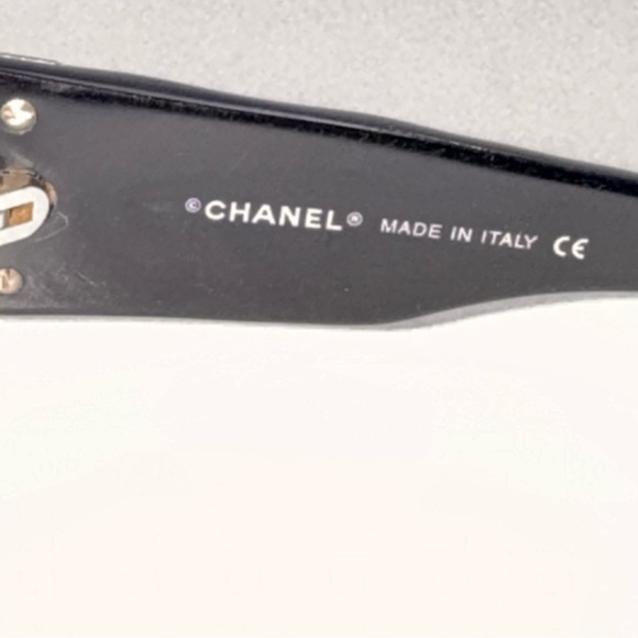 Authentic Chanel black quilted frames with Chanel case - Picture 8 of 13